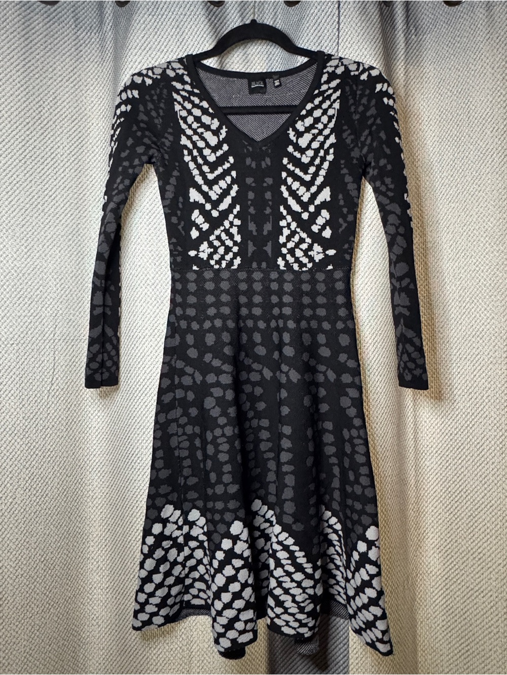 Black & White V-neck Patterned Long Sleeve Sweater Dress
